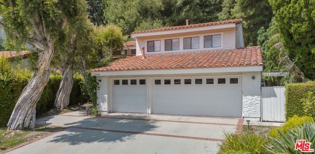 23454 Park Hermosa, Calabasas CA: https://media.crmls.org/mediaz/81362fa6-347c-4d11-86a1-e52dfd159b78.jpg