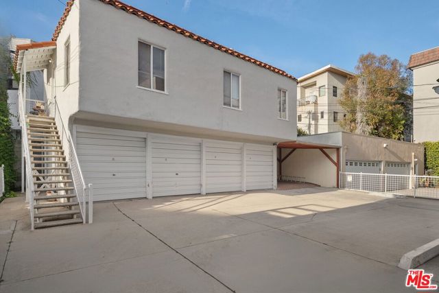 10767 Massachusetts Avenue, Los Angeles CA: https://media.crmls.org/mediaz/81366735-df06-470d-992d-5cabf791aecb.jpg