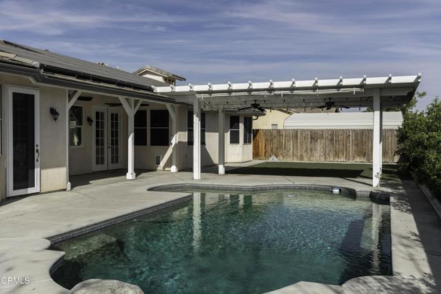 Detail Gallery Image 3 of 34 For 501 Butte Ct, Shafter,  CA 93263 - 3 Beds | 3 Baths