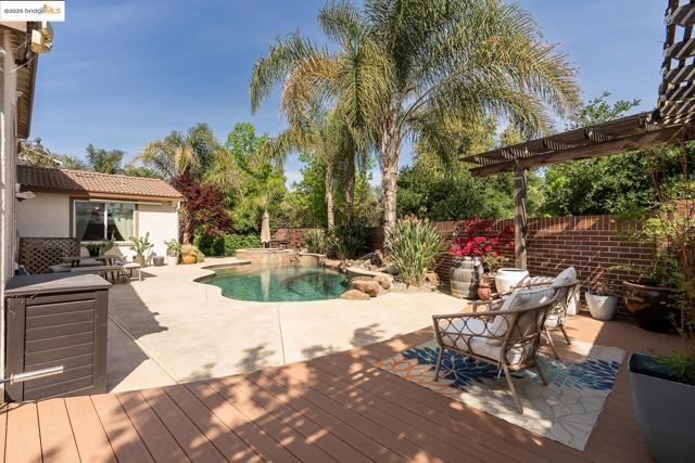 719 Monte Verde Ln, Brentwood CA: https://media.crmls.org/mediaz/81377b26-2fbd-422e-b061-2aa011c8440e.jpg