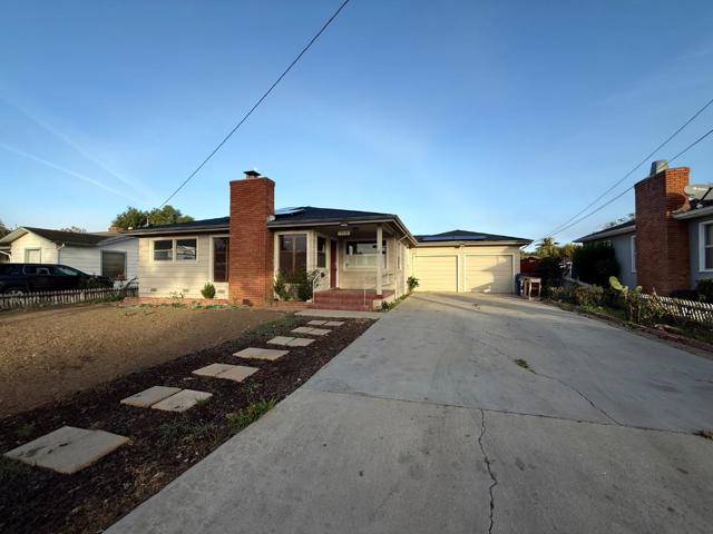 214 Carlson Street, King City CA: https://media.crmls.org/mediaz/8137e779-daa8-43d9-8a42-62147b5ccc96.jpg