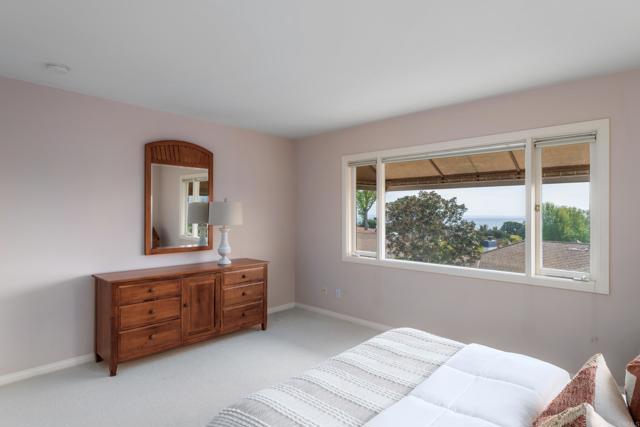 6018 Folsom Drive, La Jolla CA: https://media.crmls.org/mediaz/81382d2d-39ed-479e-88a0-98d89d495e01.jpg