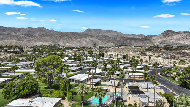 49305 Hwy 74, Palm Desert CA: https://media.crmls.org/mediaz/8138457c-8063-4f0e-8a02-11f042cf17c5.jpg