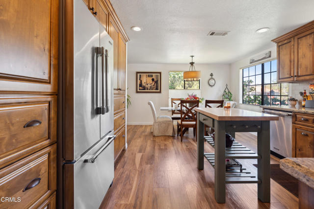 6378 Lada Avenue, Camarillo CA: https://media.crmls.org/mediaz/813870e9-14c0-4250-ae7f-db7eaae84655.jpg