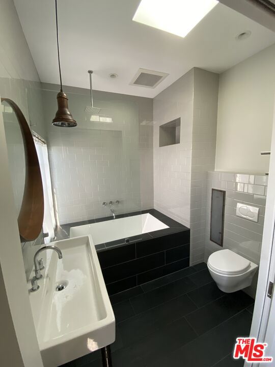 745 -747 1/4 N Hayworth Avenue, Los Angeles CA: https://media.crmls.org/mediaz/8139fe96-b660-42ea-8231-9af3a442bb30.jpg