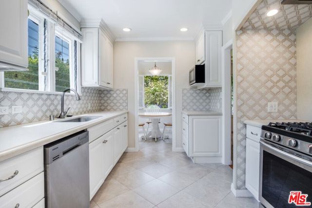 10514 Rochester Avenue, Los Angeles CA: https://media.crmls.org/mediaz/813a0af2-9f78-4e09-ba33-c937d460c1bc.jpg