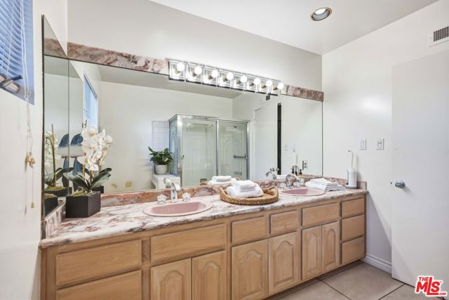 5518 Saloma Avenue photo 26