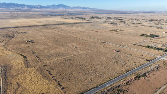31 Ave C 15, Fairmont CA: https://media.crmls.org/mediaz/813a26b0-ad54-4388-8091-6ee1370cfcc3.jpg