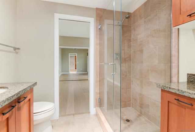 700 W Harbor Dr, San Diego CA: https://media.crmls.org/mediaz/813a3bd2-7ccb-4ae9-81b5-facaff67c246.jpg