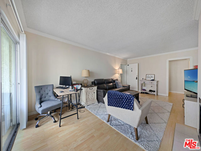1538 11th Street, Santa Monica CA: https://media.crmls.org/mediaz/813a758f-4e9d-4569-a116-57c83a07c92a.jpg