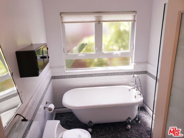 1710 Oakwood Street, Pasadena CA: https://media.crmls.org/mediaz/813a75a5-4fc4-48ca-b97d-86132ca54343.jpg