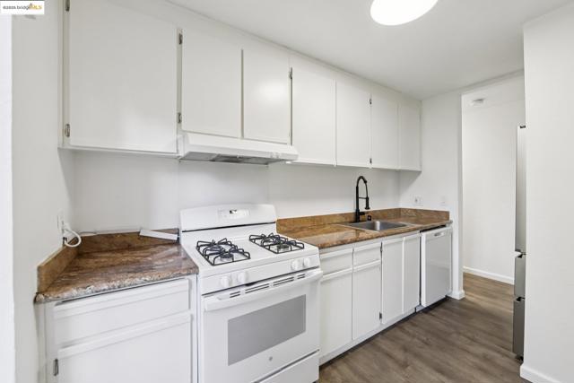 1001 Murrietta, Livermore CA: https://media.crmls.org/mediaz/813b2fb9-a58f-4d97-8053-74ba15786e6c.jpg