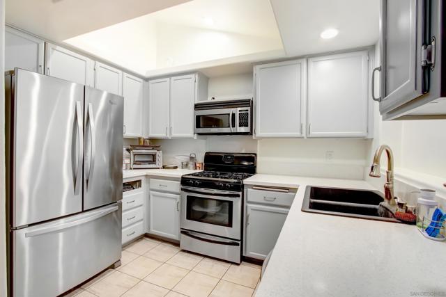 30485 Anaconda Ct, Temecula CA: https://media.crmls.org/mediaz/813b4a97-927f-45da-81bf-01ea5c3a7724.jpg