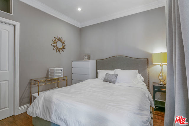 7223 Willoughby Avenue, Los Angeles CA: https://media.crmls.org/mediaz/813b5ea9-fead-4606-a8e7-a609b43e5885.jpg