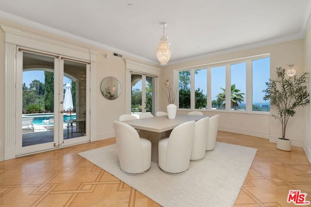 16980 Escalon Drive, Encino CA: https://media.crmls.org/mediaz/813c694a-3f66-49a4-94e1-c85f2f399934.jpg