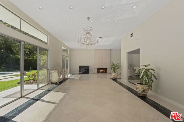1860 Loma Vista Drive, Beverly Hills CA: https://media.crmls.org/mediaz/813cc535-ed00-4dc1-a3d8-b7501e3d80f0.jpg