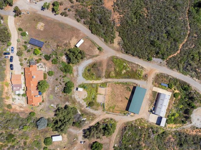 27615 Alps Ln, Escondido CA: https://media.crmls.org/mediaz/813cf22e-419e-47b2-9263-8fabf4f07fb7.jpg