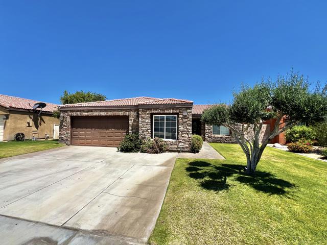 82222 Pinyon Avenue, Indio CA: https://media.crmls.org/mediaz/813d61d0-251d-4090-a280-16956a5bd1e2.jpg
