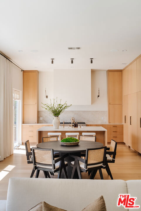 4508 Vesper Avenue, Sherman Oaks CA: https://media.crmls.org/mediaz/813d7c72-353b-4c33-adc5-6f4cb1881ed3.jpg