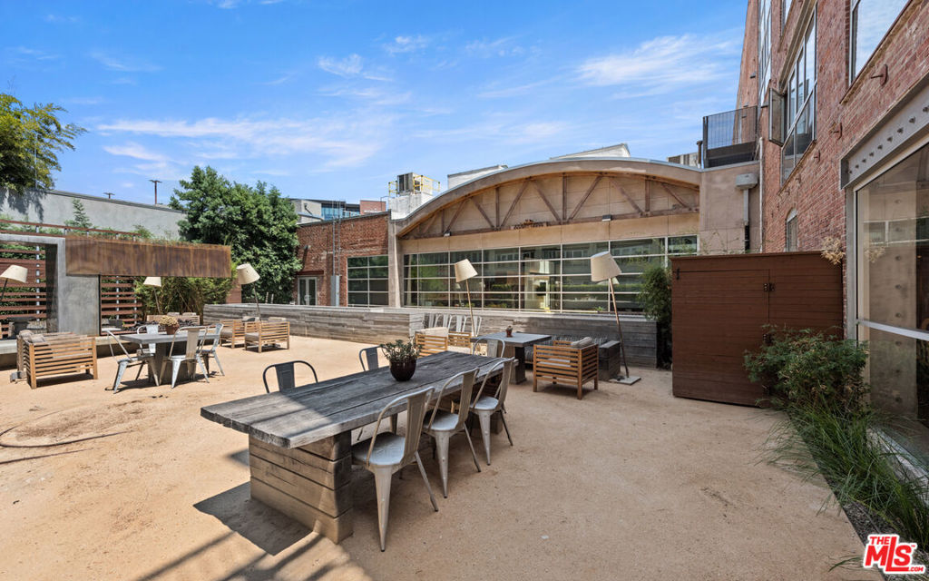 527 Molino Street 201