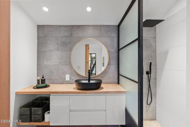 33235 Mulholland Highway, Malibu CA: https://media.crmls.org/mediaz/813f84d6-e952-4c93-8a29-9be408be9c1f.jpg