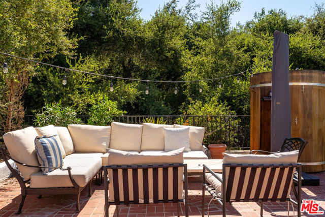 4441 Park Alisal, Calabasas CA: https://media.crmls.org/mediaz/813f9dcb-78eb-494e-bdb0-c853071e87f3.jpg