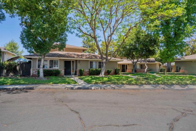 921 Amistad Ct D, El Cajon CA: https://media.crmls.org/mediaz/813fde54-d0c9-4a0f-9f82-92202db58f41.jpg