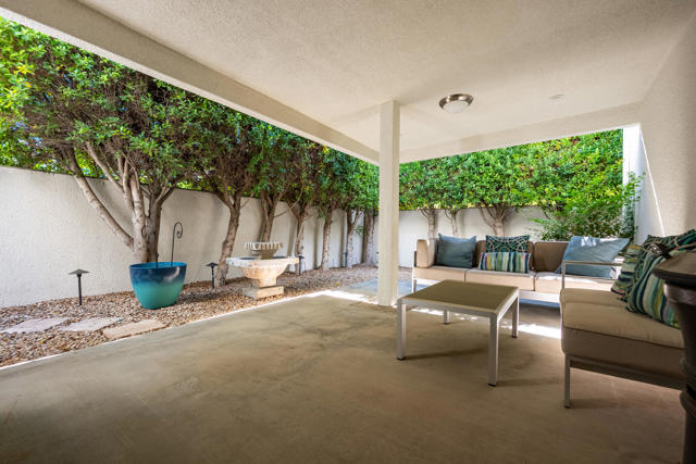 590 N Plaza Amigo, Palm Springs, CA 92262