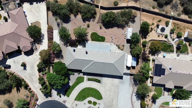6950 Oak View Court, Oak Hills CA: https://media.crmls.org/mediaz/81401e15-8bce-40f5-bfd5-e58e86405983.jpg