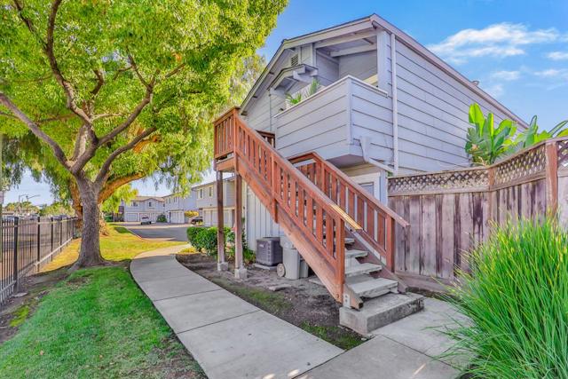 563 Groth Place, San Jose CA: https://media.crmls.org/mediaz/81406640-621f-4e0a-9006-1fd999ff752c.jpg