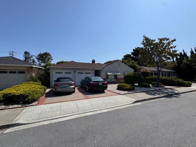 1632 Albemarle Way, Burlingame CA: https://media.crmls.org/mediaz/81408cb8-2a16-4bbb-8989-db883d394aa1.jpg
