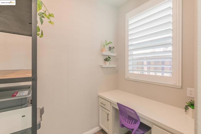 144 Scott Creek Way, Brentwood CA: https://media.crmls.org/mediaz/8140afba-2f9c-46b6-8852-f2167f6a6e72.jpg