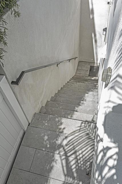 617 9Th St, Coronado CA: https://media.crmls.org/mediaz/8140d77b-2fa2-40ba-8b0a-fd4cb3b6c4cc.jpg