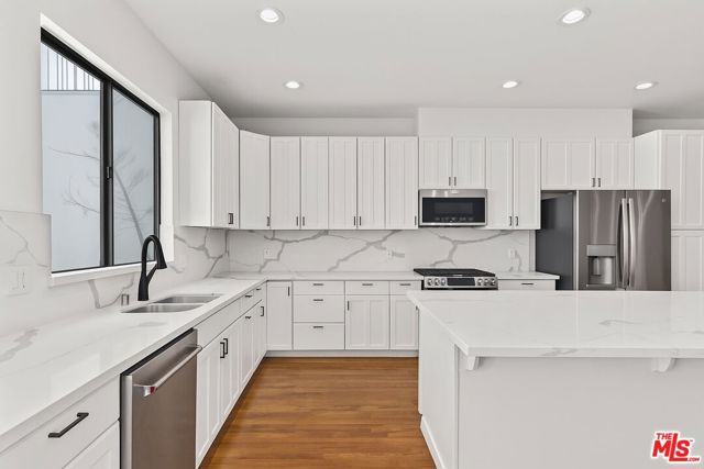 2646 Rinconia Drive, Los Angeles CA: https://media.crmls.org/mediaz/8141182b-08f5-42bf-8256-3143d5e2b473.jpg
