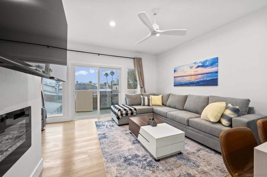 727 Ostend Ct - photo 13