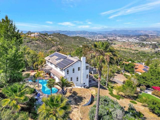 560 Seeforever Dr, San Marcos CA: https://media.crmls.org/mediaz/81413baa-da90-4780-ae80-b03bbf5561c2.jpg