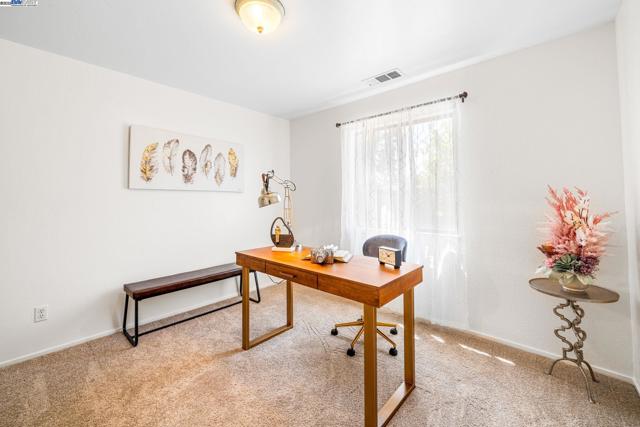 3819 California Way, Livermore CA: https://media.crmls.org/mediaz/81418074-2b76-4115-8c81-1626e7cff568.jpg