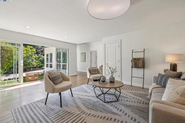 3296 Walnut Ln, Lafayette CA: https://media.crmls.org/mediaz/8141b4b7-f7ac-45c4-8d1e-813872abdf8b.jpg