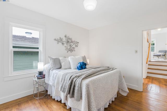 812 Washington Ave, Albany CA: https://media.crmls.org/mediaz/8141c524-1030-44d2-9b80-c368eb2c4b70.jpg