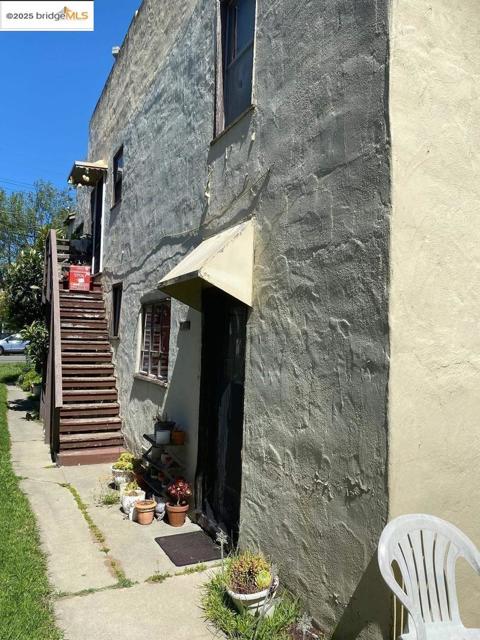 1100 Park AVE, Alameda CA: https://media.crmls.org/mediaz/81420eb6-0e10-4628-917b-be82d5985a10.jpg