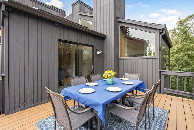 6425 Zinn Dr, Oakland CA: https://media.crmls.org/mediaz/814222cb-7432-4fb4-8310-d938dabf7fa5.jpg