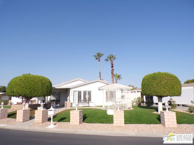 38153 Noble Canyon Drive, Palm Desert CA: https://media.crmls.org/mediaz/81430458-c4d5-4b9e-ace3-a6abaf3ee635.jpg