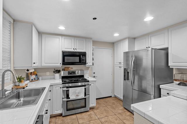 Photo #3: PTP2305917 Listing 