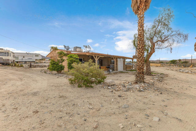 28300 Desert Charm Road, Desert Hot Springs CA: https://media.crmls.org/mediaz/8143396c-43e4-4b09-9821-559746dbe9ce.jpg