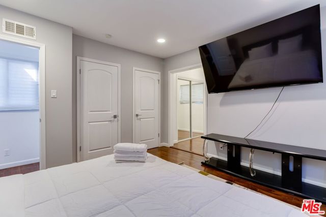 7553 GARDEN GROVE Avenue, Reseda CA: https://media.crmls.org/mediaz/81443cff-f803-4e62-9fe4-f4fa1ea476ea.jpg