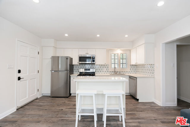 483 Sturtevant Drive, Sierra Madre CA: https://media.crmls.org/mediaz/8144741d-7ce9-455e-84ba-04abbbd3697b.jpg