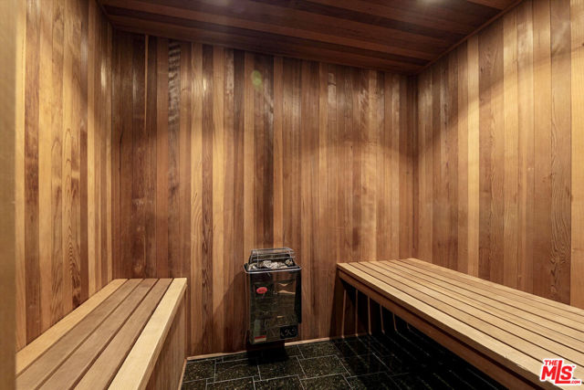 8835 Evanview Drive, Los Angeles CA: https://media.crmls.org/mediaz/81448993-fdeb-45fb-b18f-daa719990590.jpg