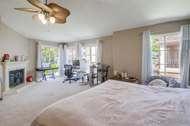 5159 Renaissance Ave, San Diego CA: https://media.crmls.org/mediaz/81453e0b-ae5b-42f1-97e6-d125c1b06b31.jpg