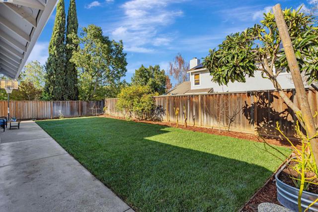 427 Summerwood Dr, Fremont CA: https://media.crmls.org/mediaz/814548bc-04c7-4403-b8e8-568b4f307f6b.jpg