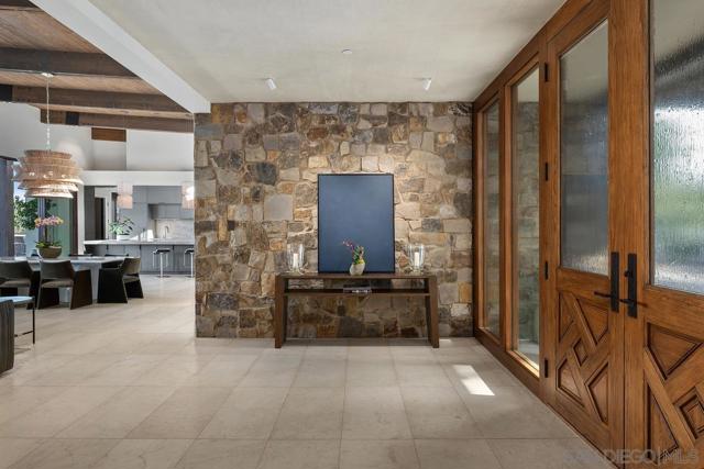 4728 El Aspecto, Rancho Santa Fe CA: https://media.crmls.org/mediaz/814573c6-5944-418e-9374-fa3f8d166db2.jpg